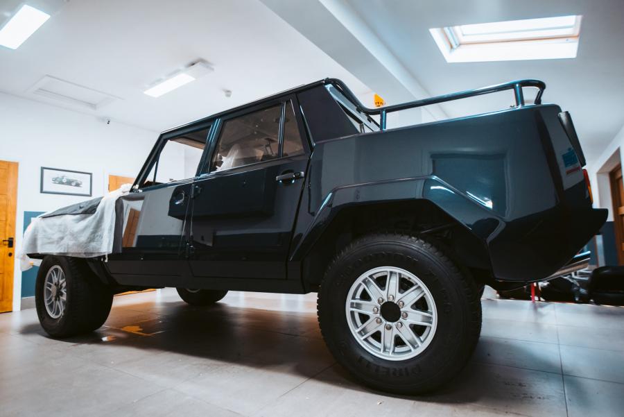  Lamborghini LM002 1997 года  (фото 2 из 45)